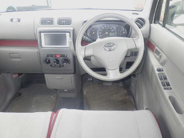 TOYOTA PIXIS SPACE