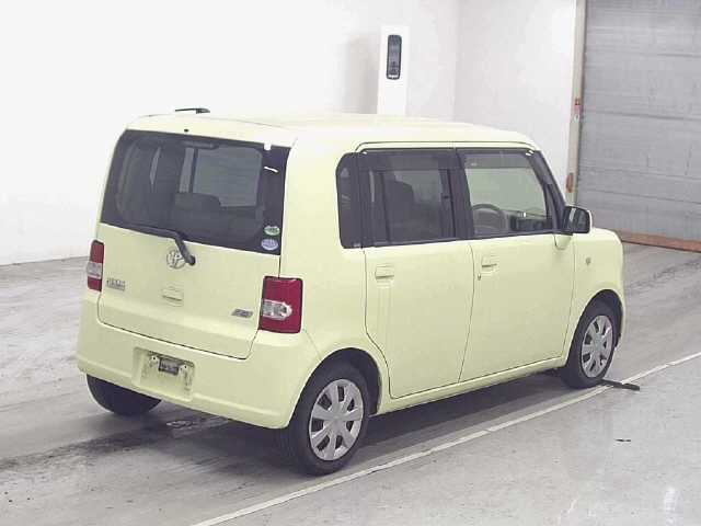 TOYOTA PIXIS SPACE