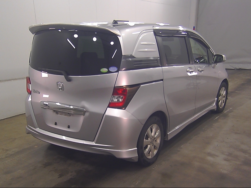 HONDA FREED SPIKE