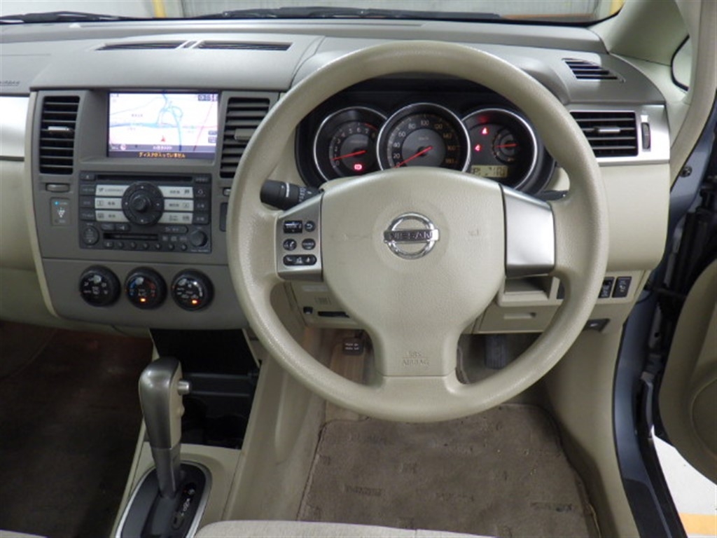 NISSAN TIIDA LATIO