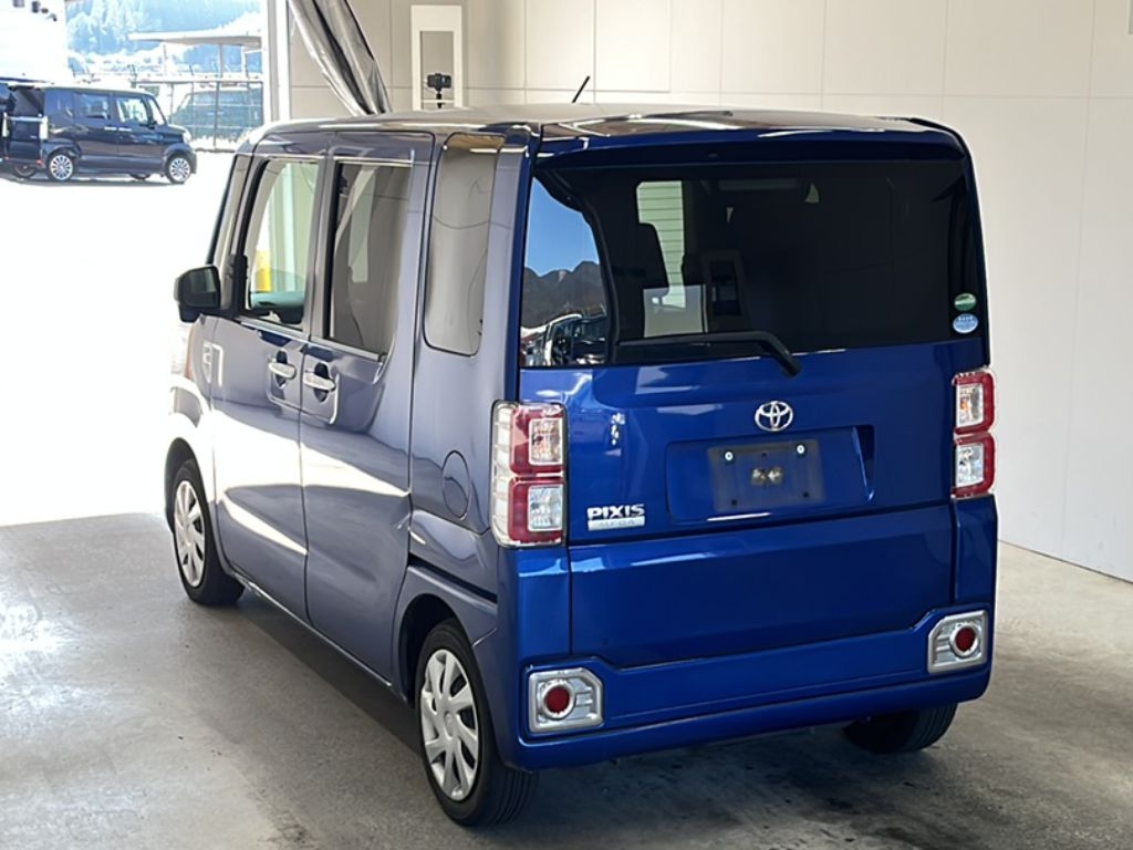TOYOTA PIXIS MEGA