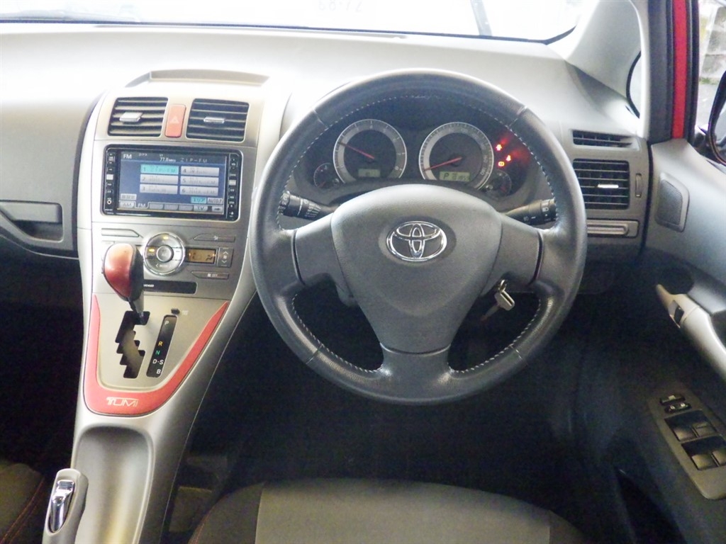 TOYOTA AURIS