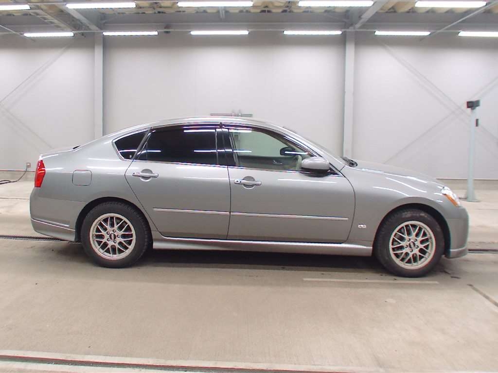 NISSAN FUGA