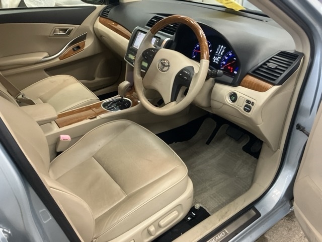 TOYOTA PREMIO