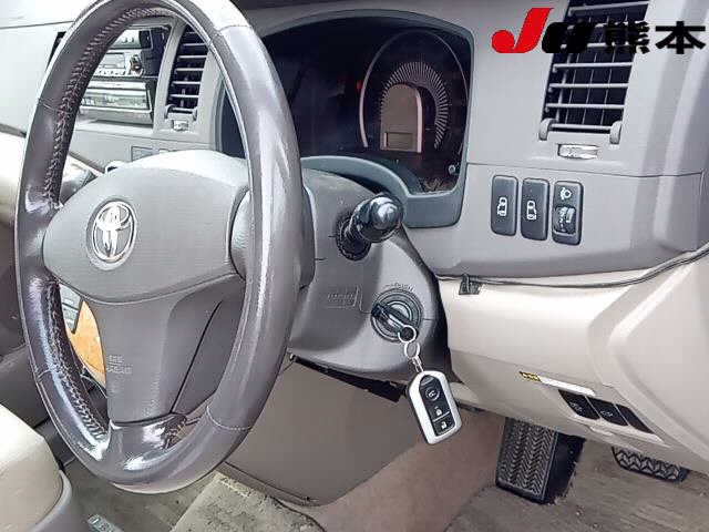 TOYOTA ISIS