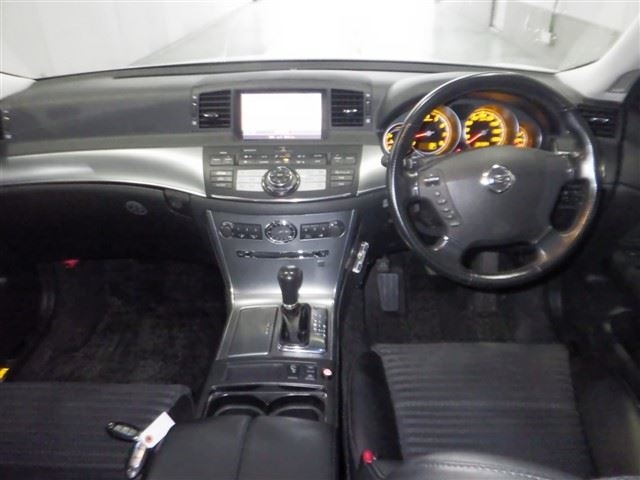 NISSAN FUGA