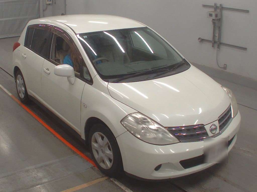 NISSAN TIIDA
