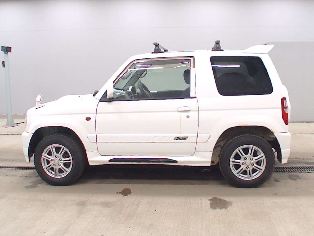 MITSUBISHI PAJERO MINI