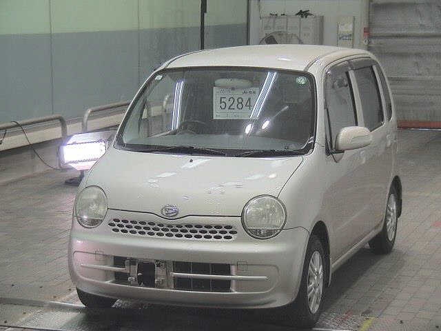 DAIHATSU MOVE LATTE