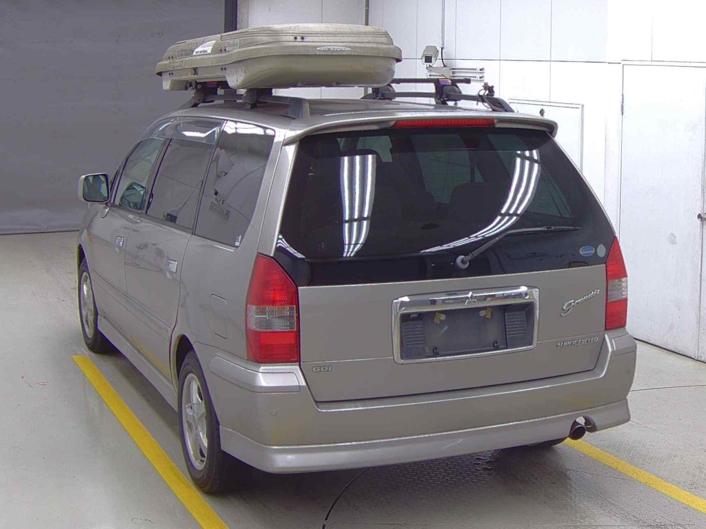 MITSUBISHI CHARIOT GRANDIS