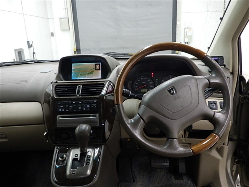MITSUBISHI CHARIOT GRANDIS