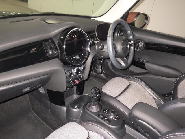 MINI HATCH