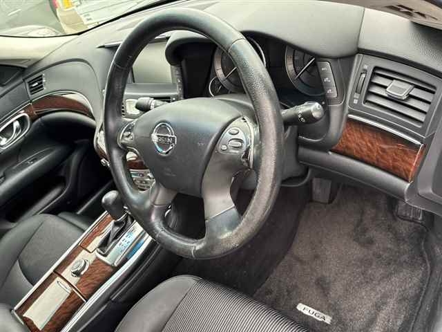 NISSAN FUGA