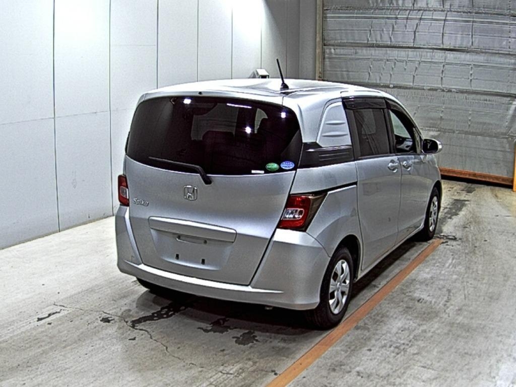 HONDA FREED SPIKE