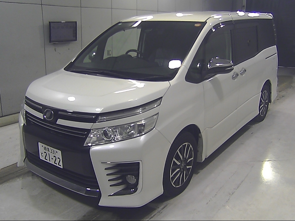 TOYOTA VOXY