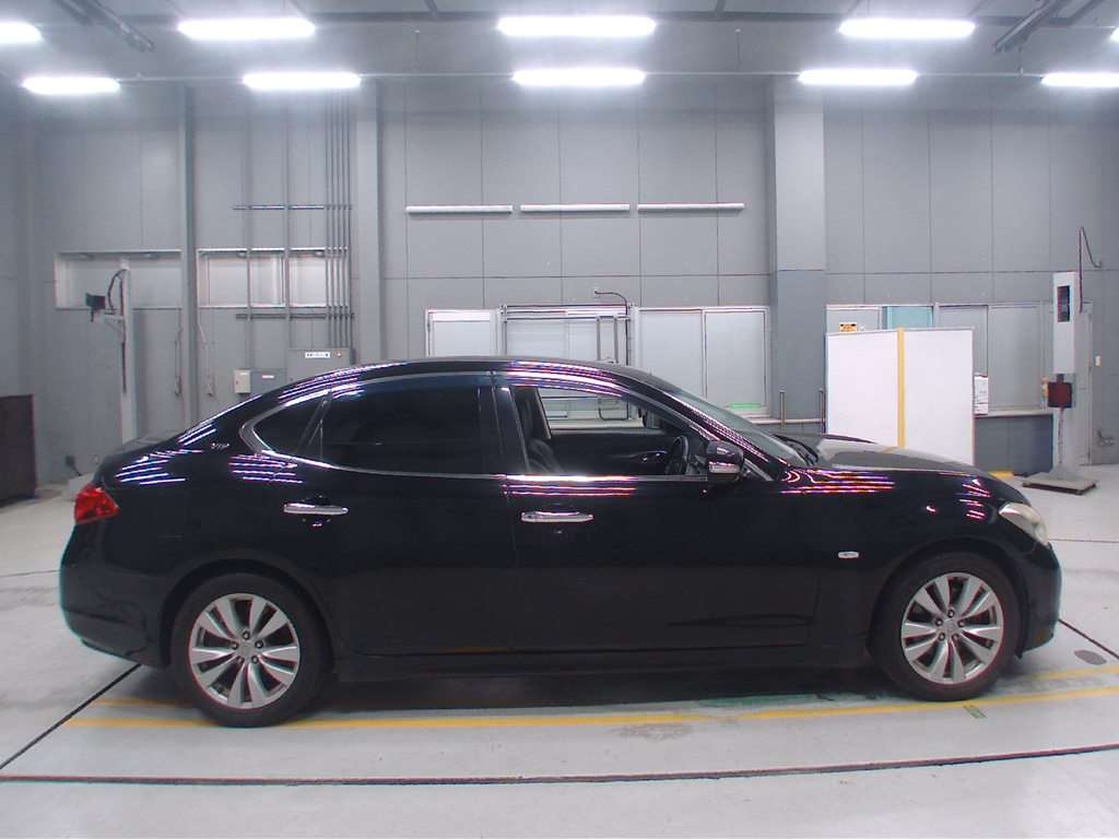 NISSAN FUGA