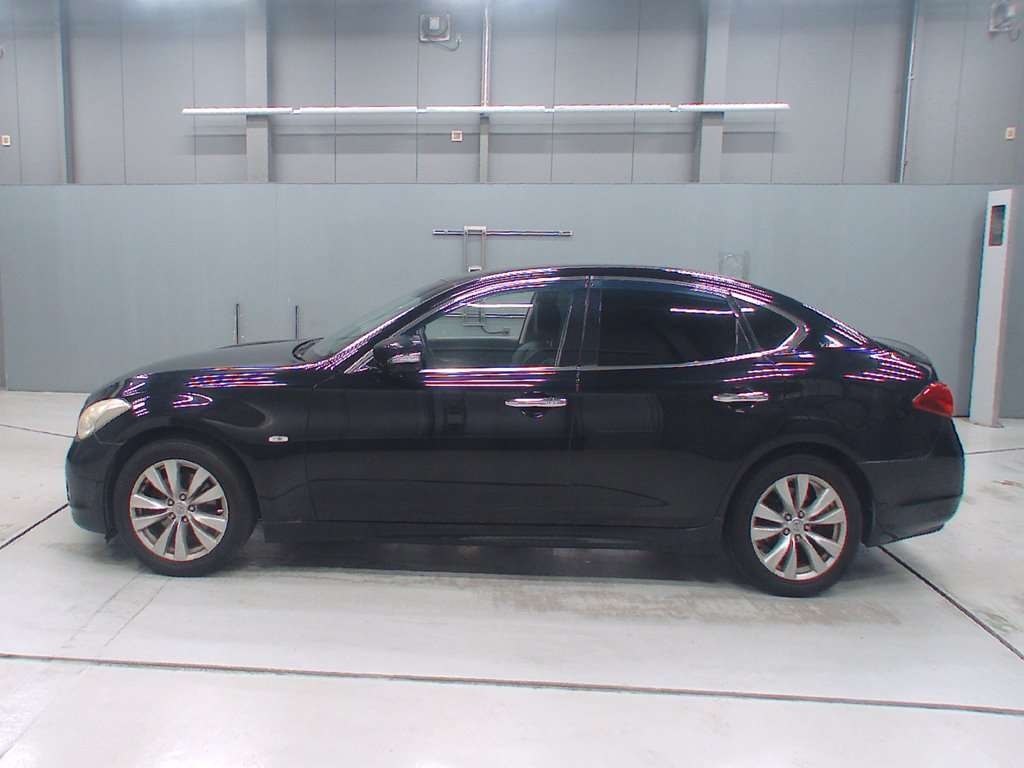 NISSAN FUGA