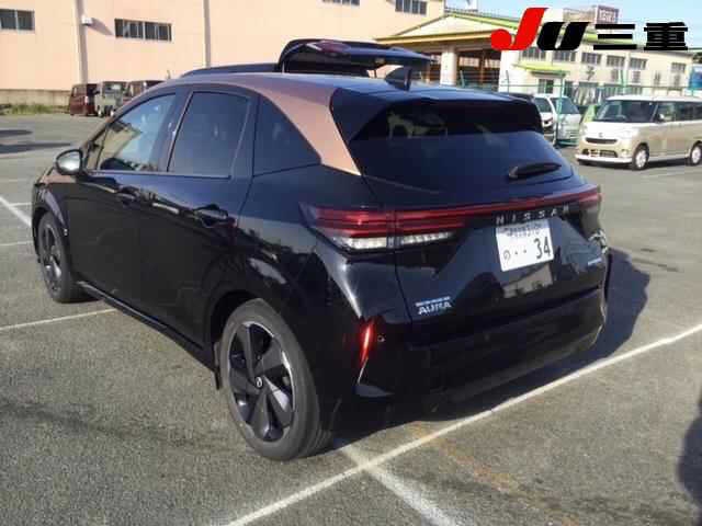 NISSAN AURA