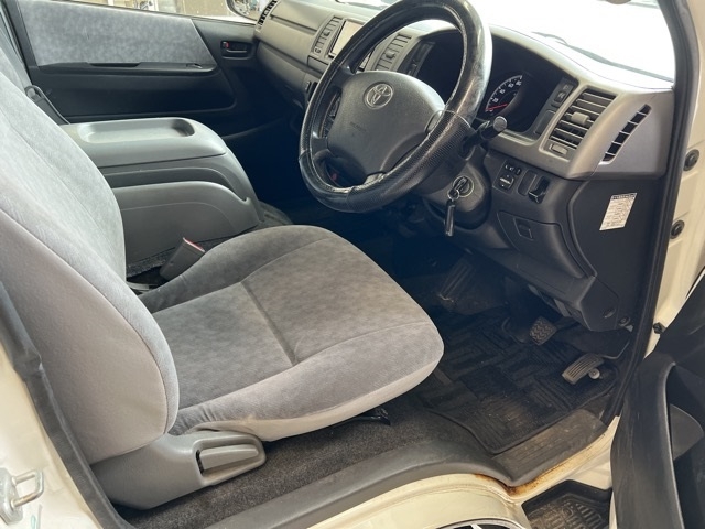 TOYOTA REGIUS ACE