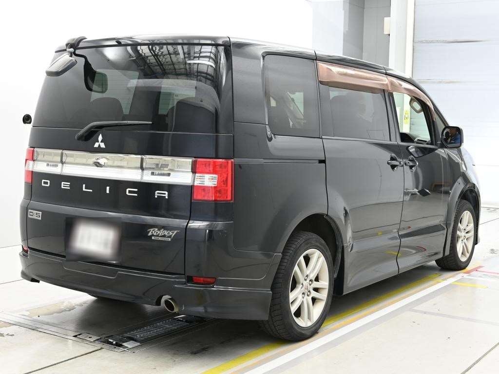 MITSUBISHI DELICA D:5
