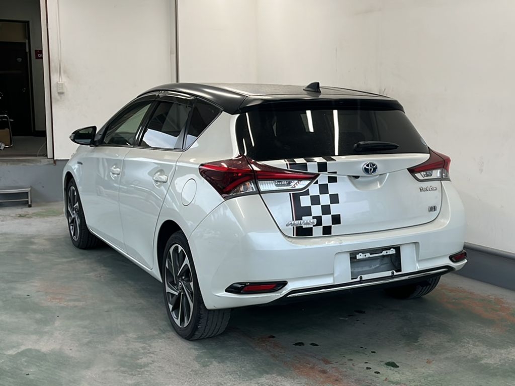 TOYOTA AURIS