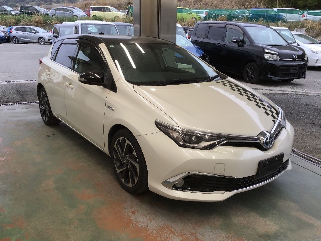 TOYOTA AURIS
