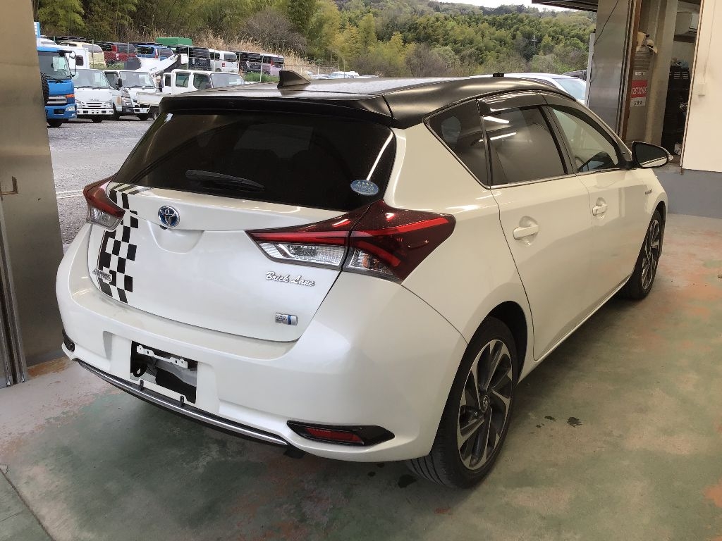 TOYOTA AURIS