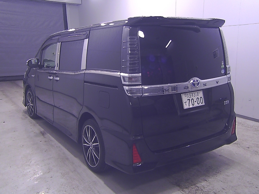 TOYOTA VOXY