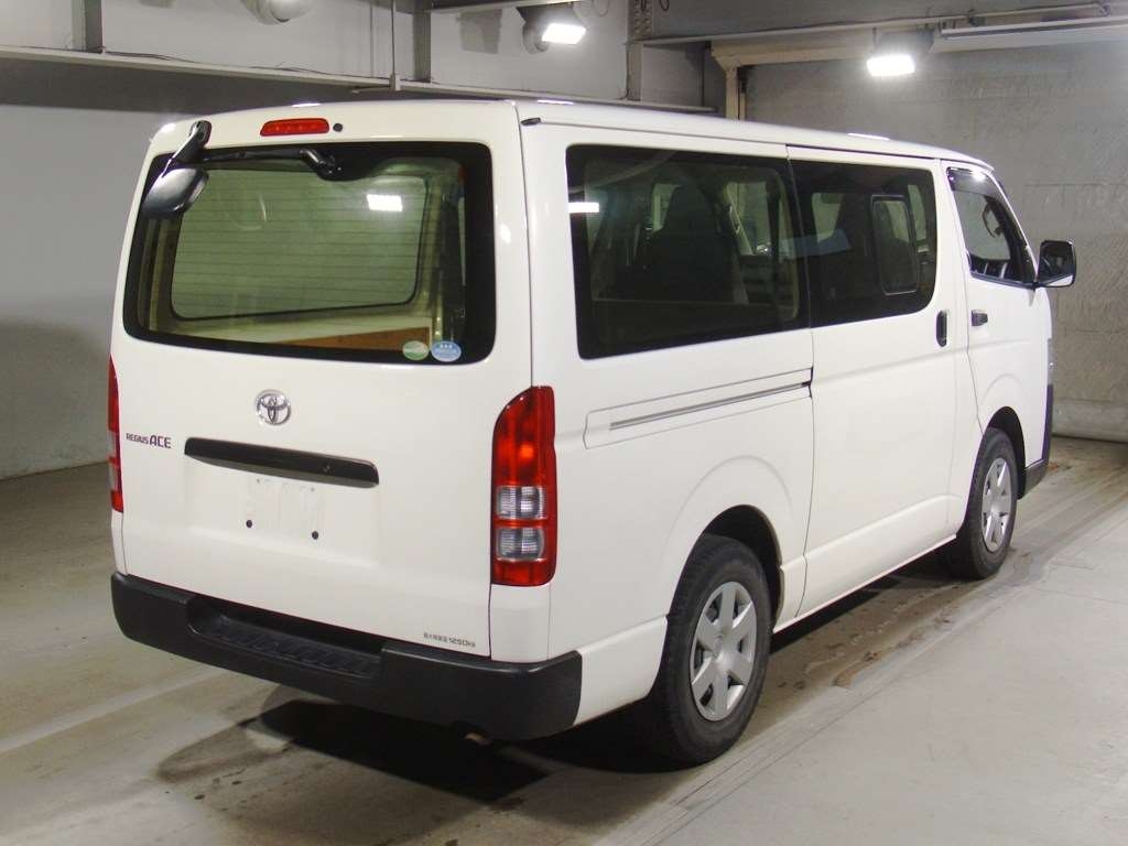 TOYOTA REGIUS ACE
