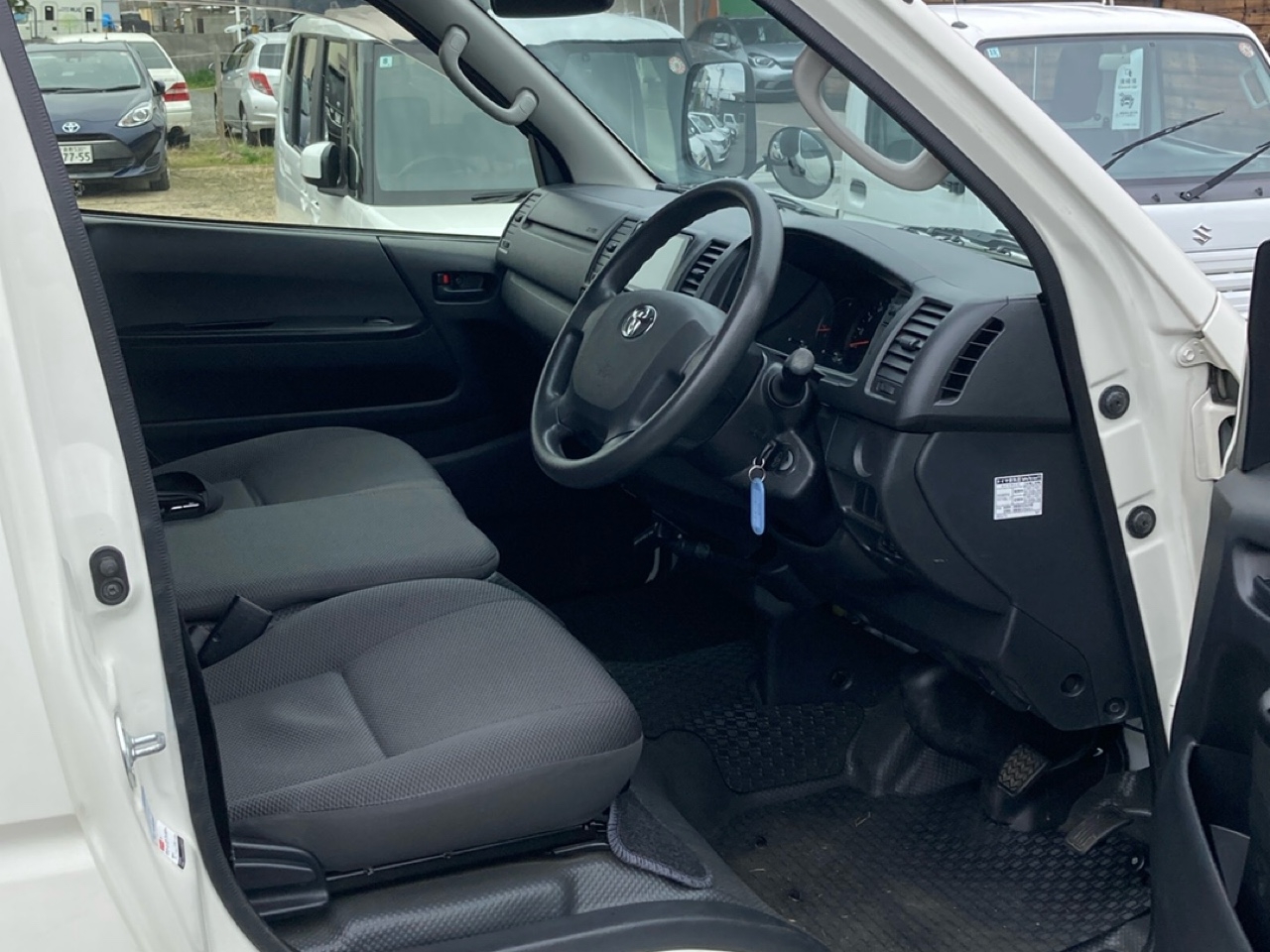 TOYOTA REGIUS ACE