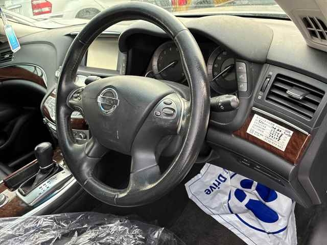NISSAN FUGA