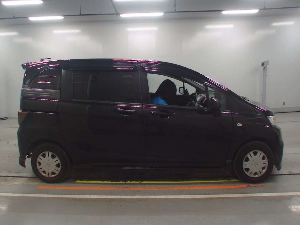 HONDA FREED SPIKE