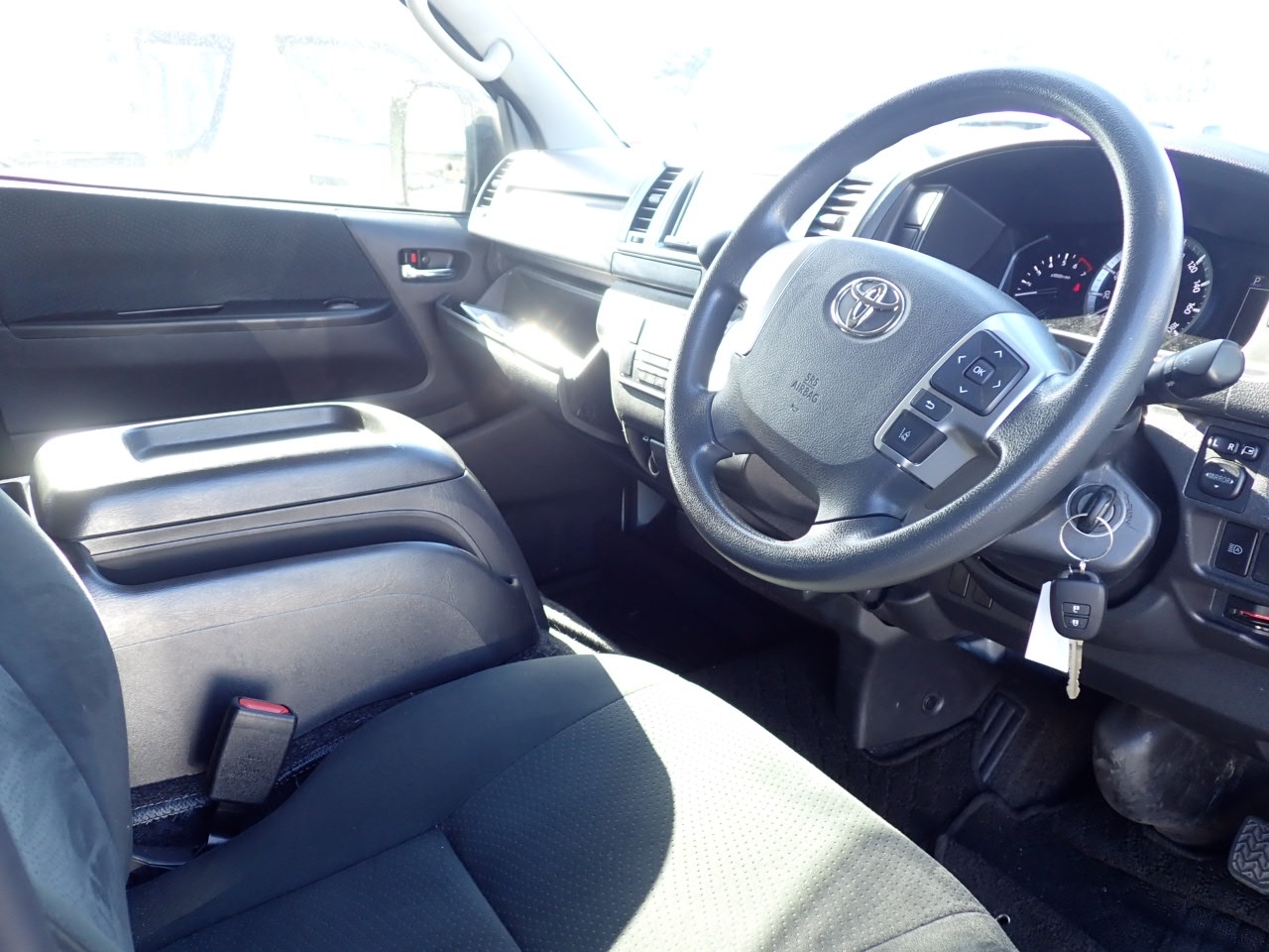 TOYOTA REGIUS ACE