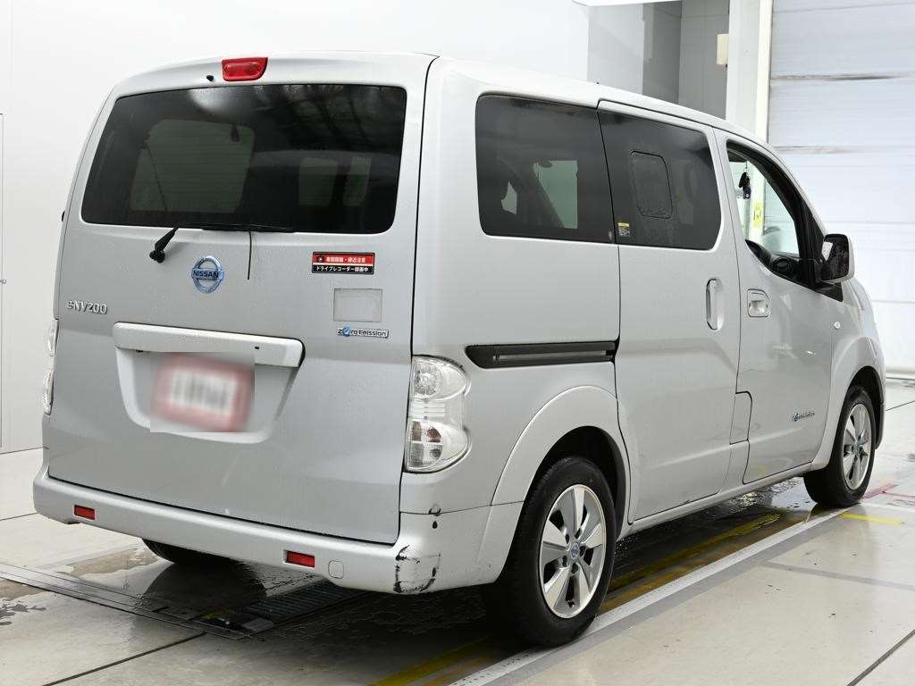 NISSAN E-NV200