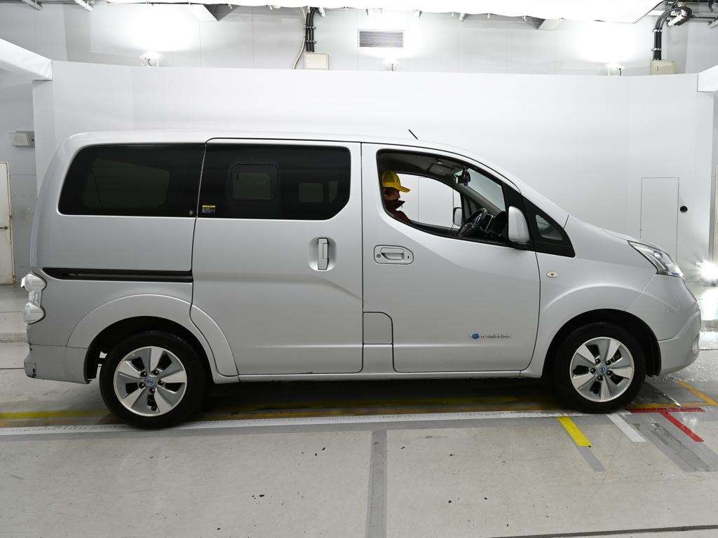 NISSAN E-NV200