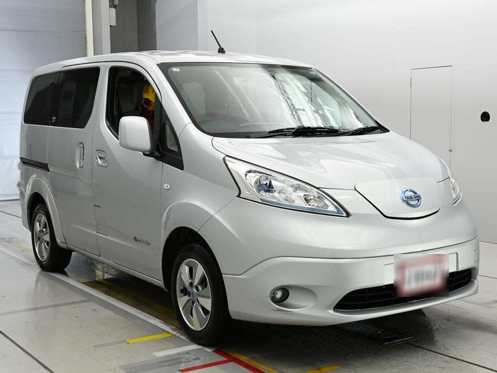 NISSAN E-NV200