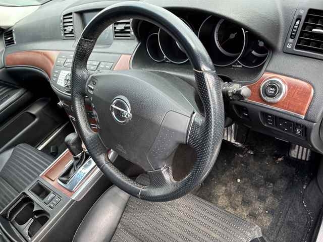 NISSAN FUGA