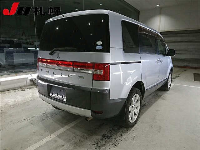 MITSUBISHI DELICA D:5