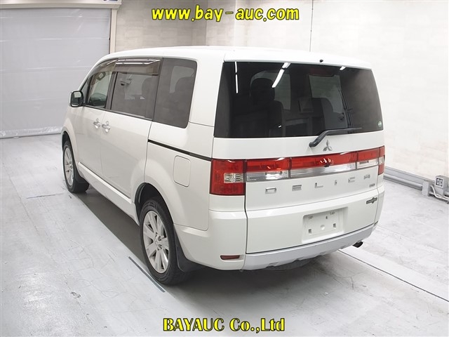 MITSUBISHI DELICA D:5