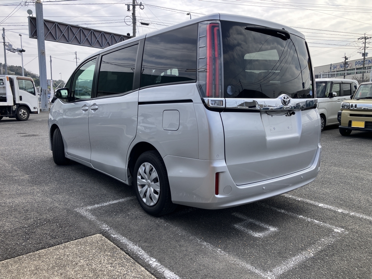 TOYOTA NOAH