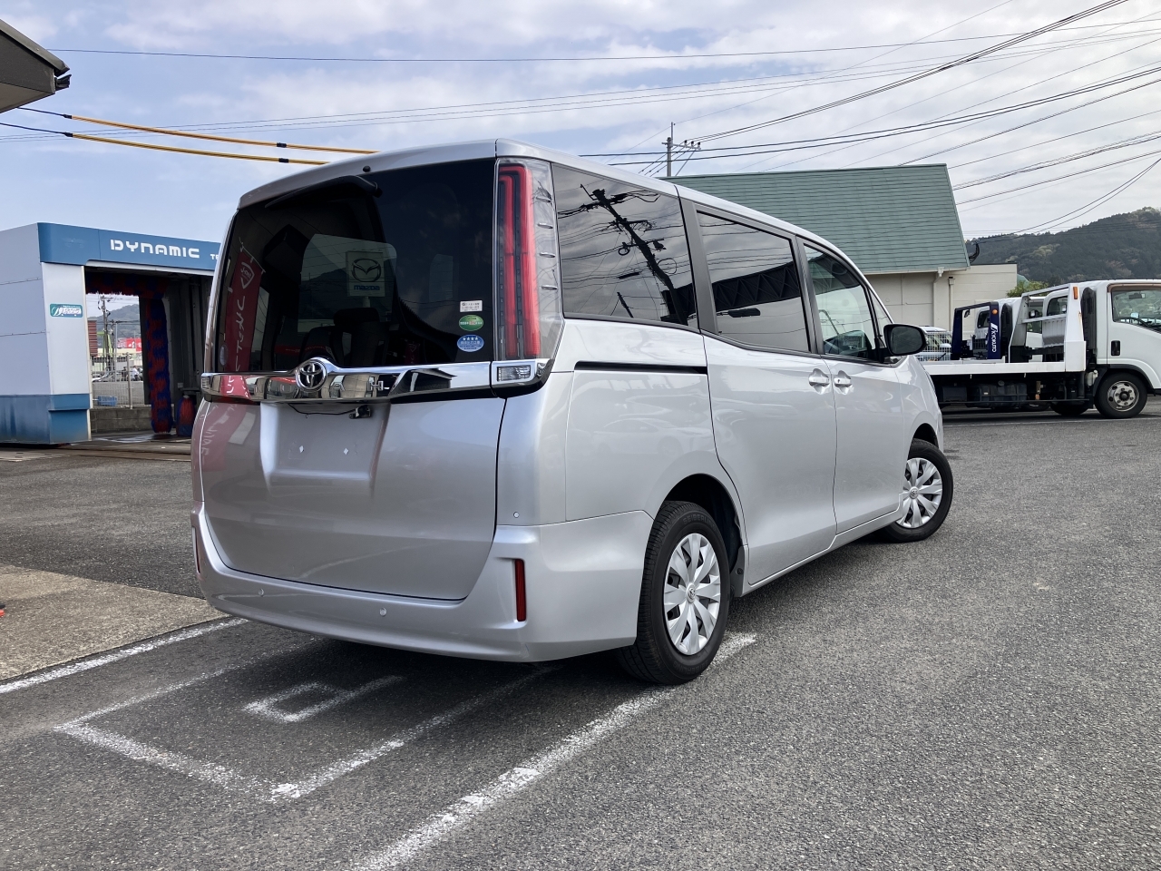 TOYOTA NOAH