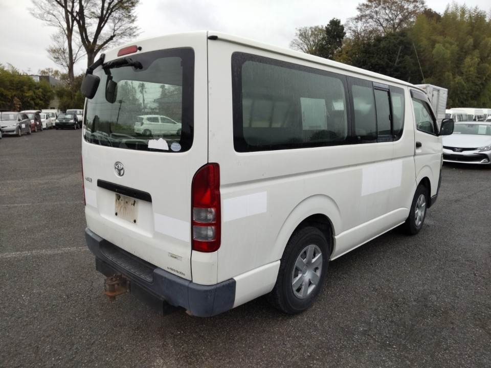 TOYOTA REGIUS ACE