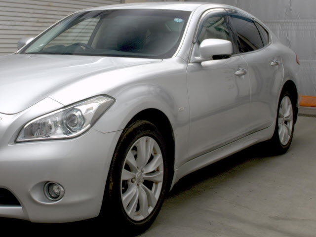 NISSAN FUGA