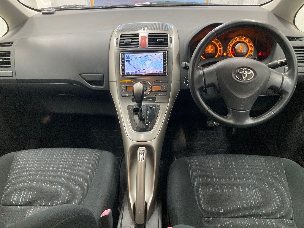 TOYOTA AURIS