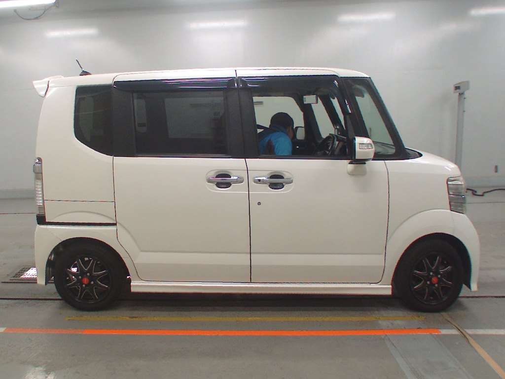 HONDA N-BOX+