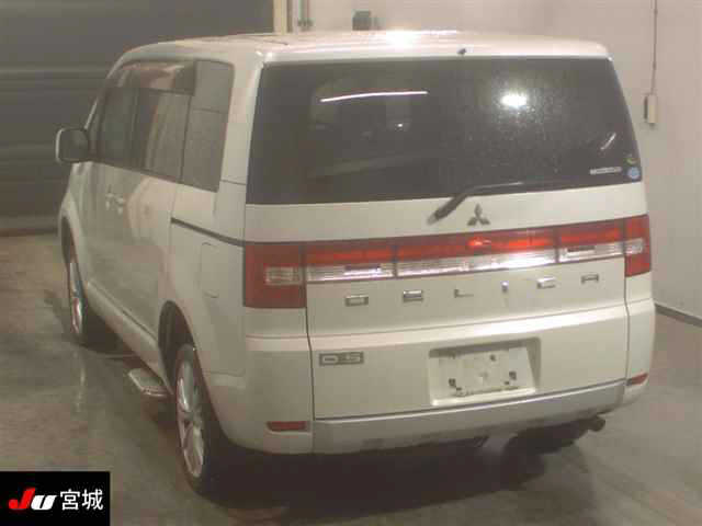 MITSUBISHI DELICA D:5