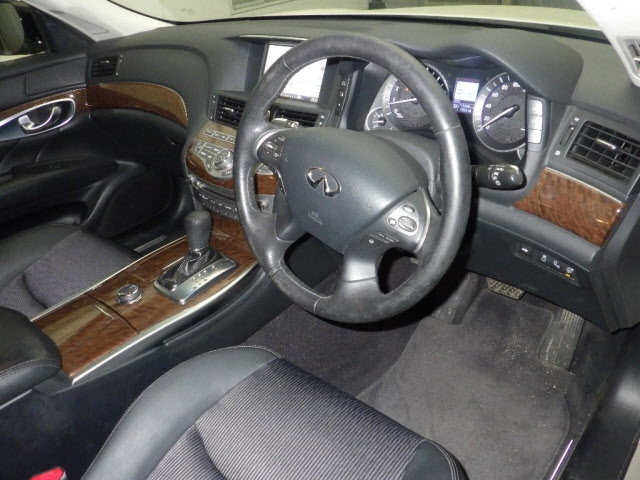 NISSAN FUGA