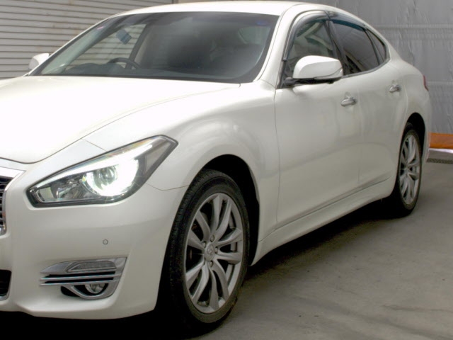 NISSAN FUGA