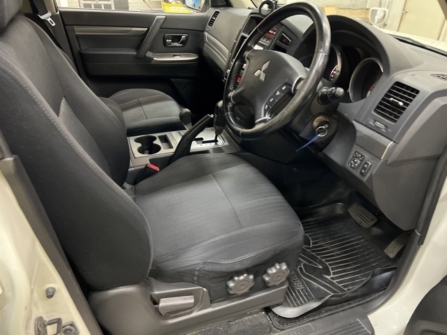 MITSUBISHI PAJERO