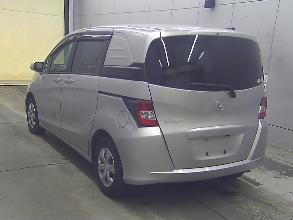 HONDA FREED SPIKE